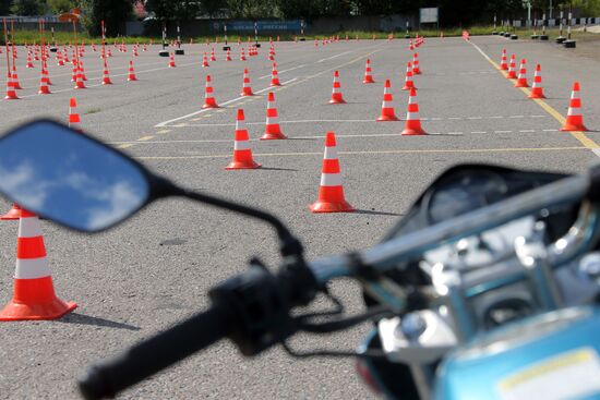 Theoretical and practical lessons at DOSAAF driving school