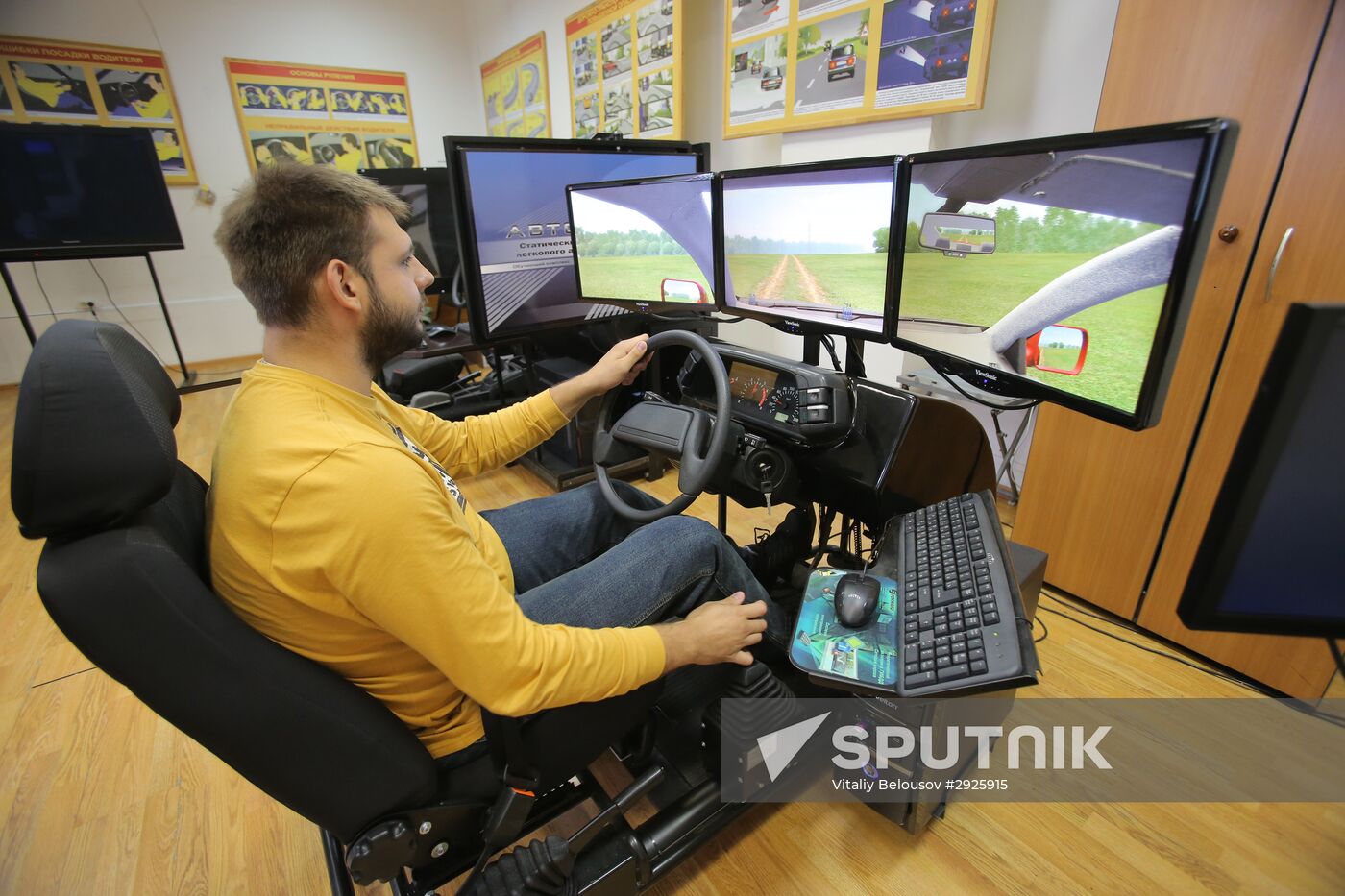 Theoretical and practical lessons at DOSAAF driving school
