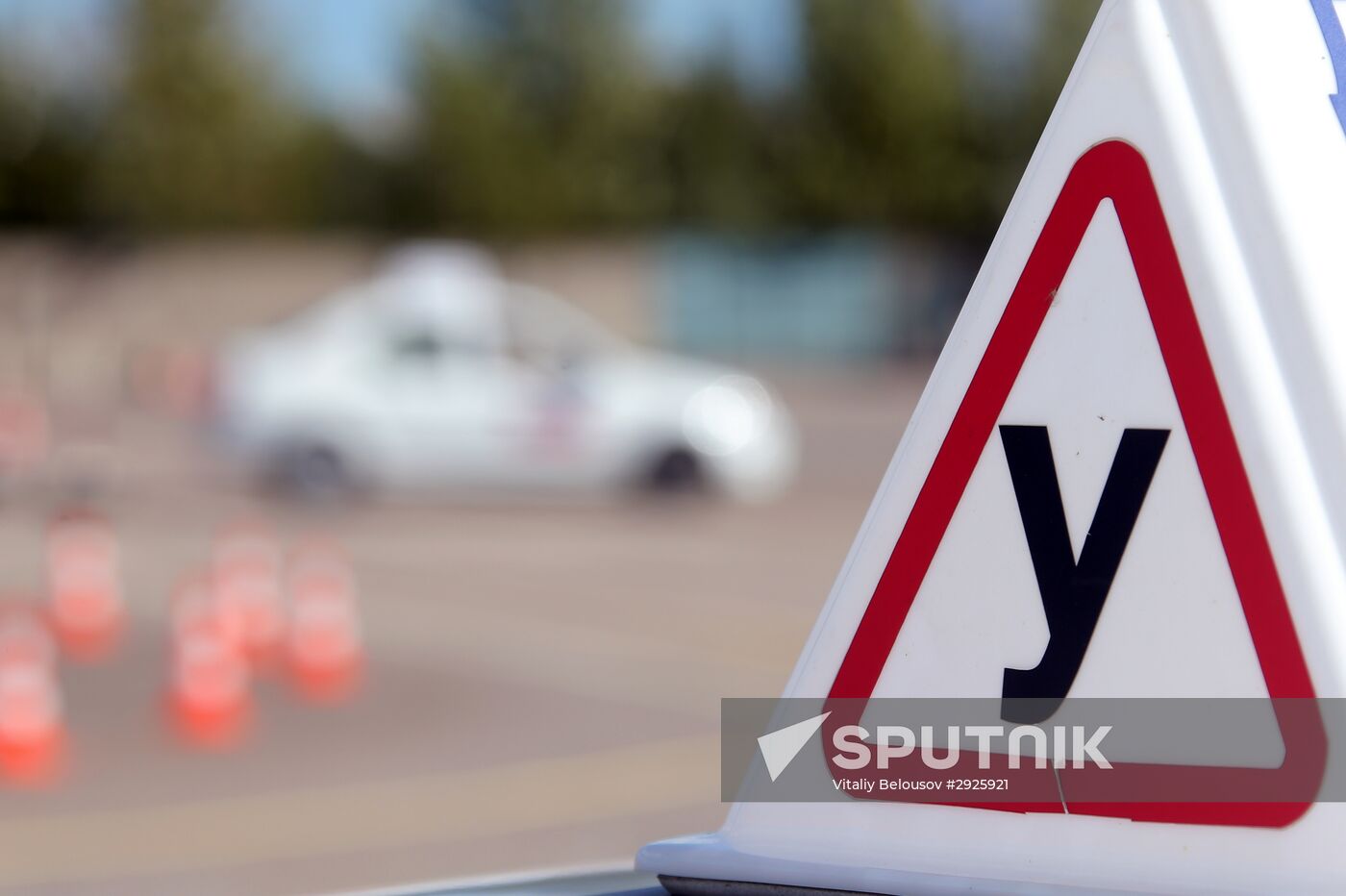 Theoretical and practical lessons at DOSAAF driving school