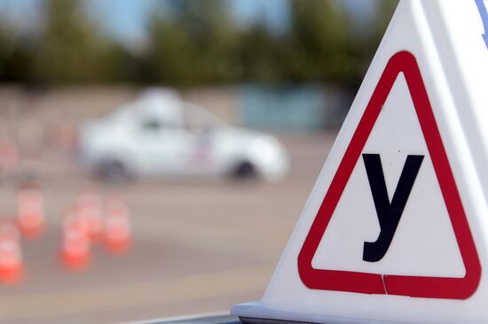Theoretical and practical lessons at DOSAAF driving school