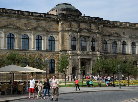 Cities of the world. Dresden.