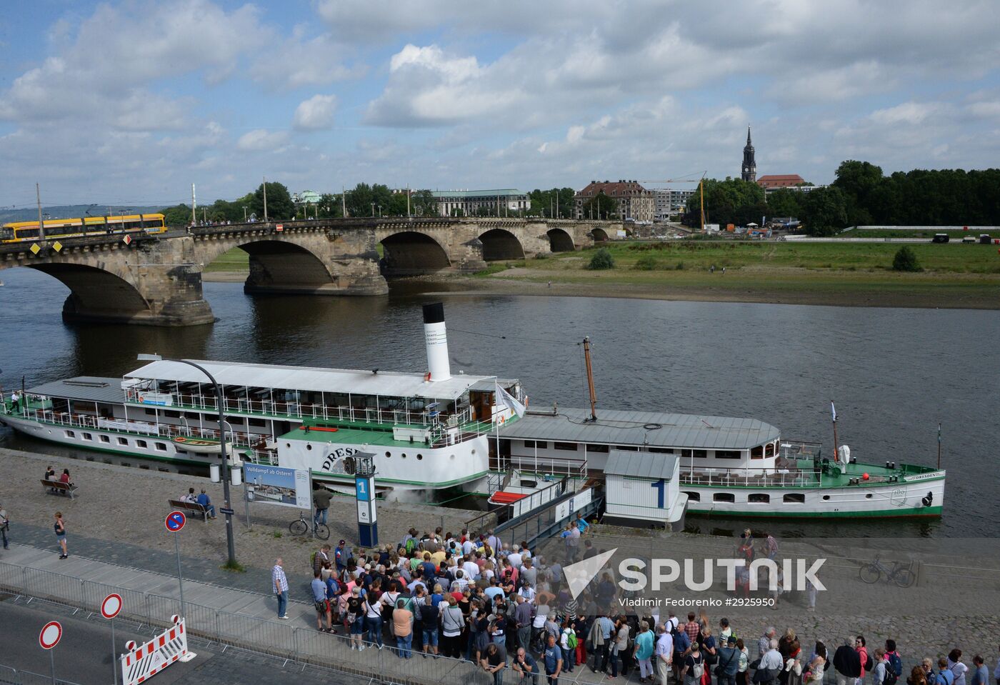 Cities of the world. Dresden.