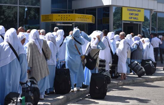Tajik pilgrims in Dushanbe airport heading to Hajj