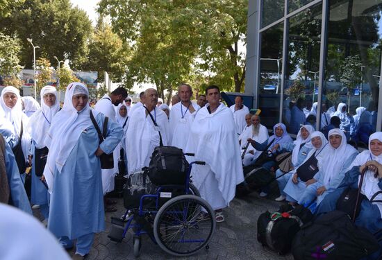 Tajik pilgrims in Dushanbe airport heading to Hajj
