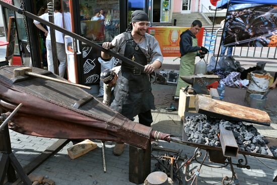 Russian artistic balcksmithing championship in Chelyabinsk