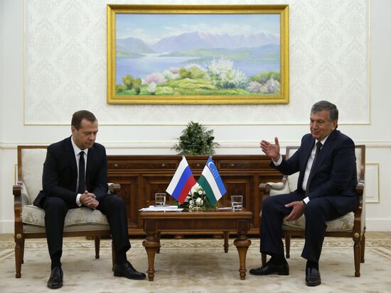 Prime Minister Medvedev in Samarkand meets with Uzbekistan's counterpart Mirziyoyev