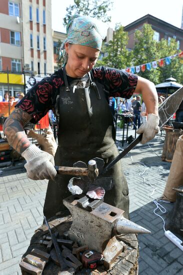 Russian artistic balcksmithing championship in Chelyabinsk