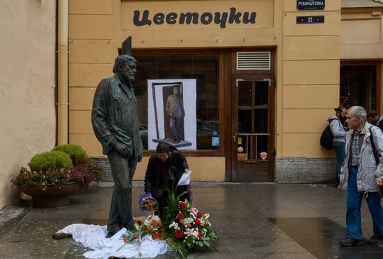 Monument to Sergei Dovlatov unceiled in St. Petersburg