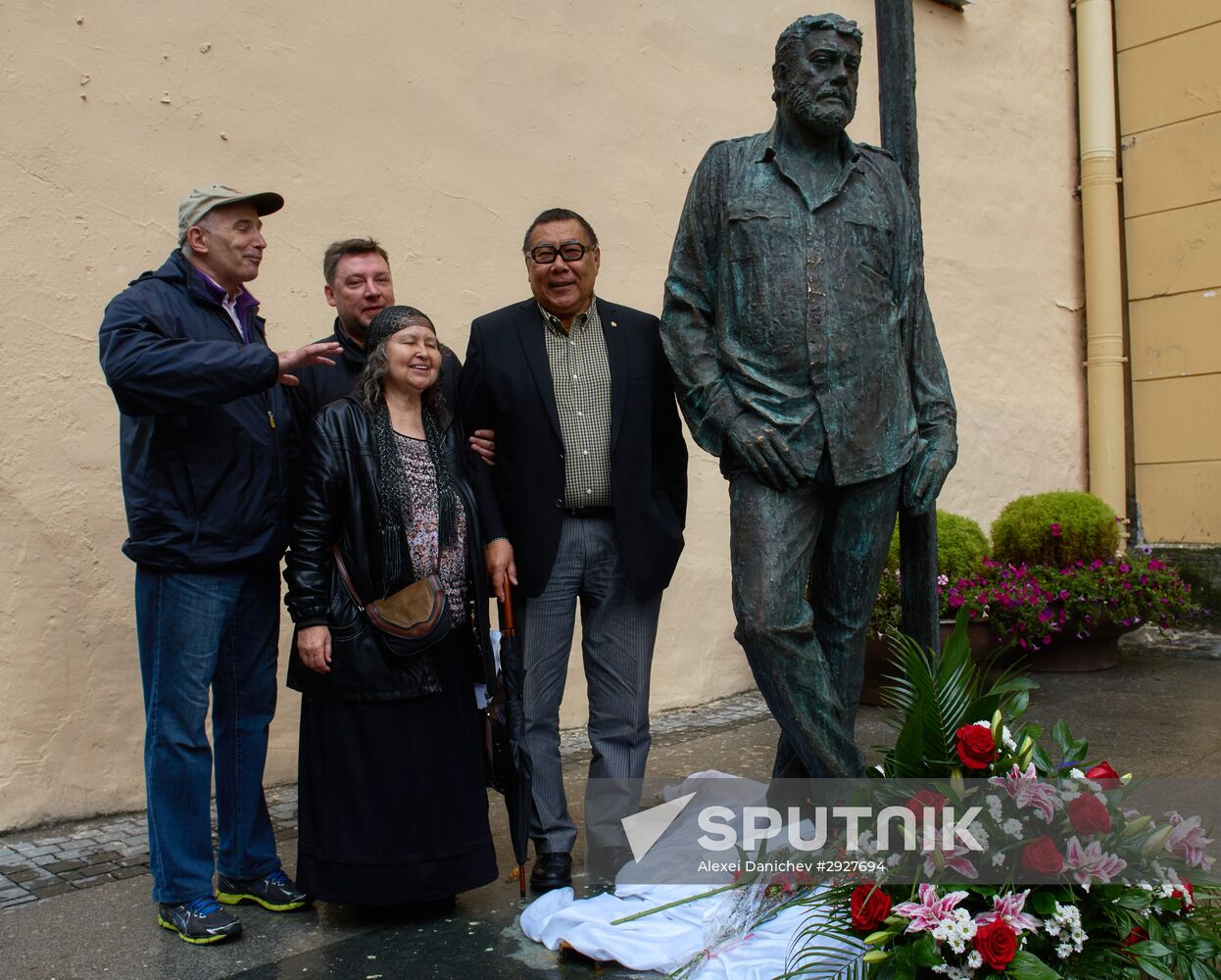 Monument to Sergei Dovlatov unceiled in St. Petersburg