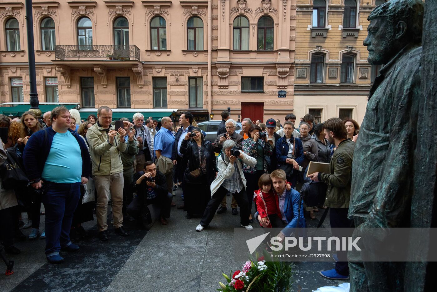 Monument to Sergei Dovlatov unceiled in St. Petersburg