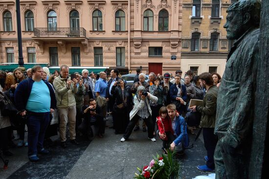 Monument to Sergei Dovlatov unceiled in St. Petersburg