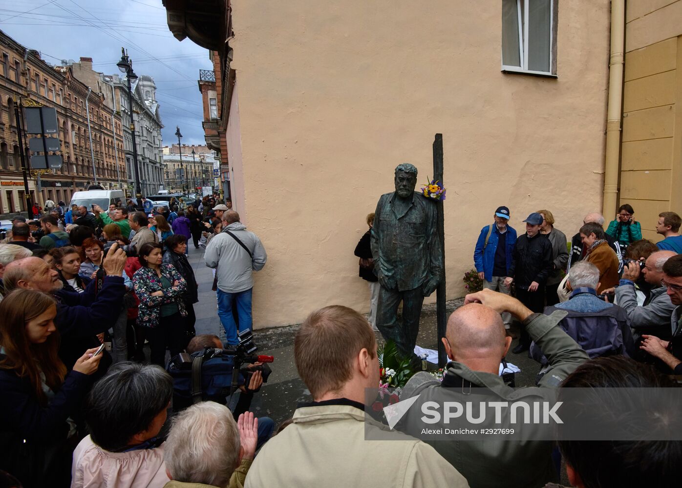 Monument to Sergei Dovlatov unceiled in St. Petersburg