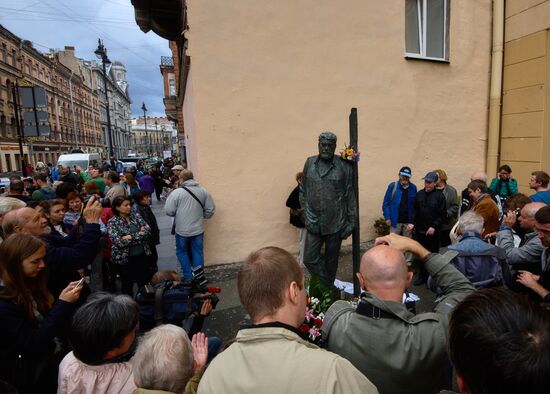 Monument to Sergei Dovlatov unceiled in St. Petersburg