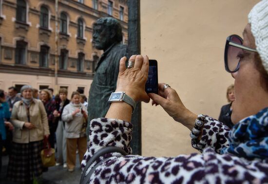 Monument to Sergei Dovlatov unceiled in St. Petersburg