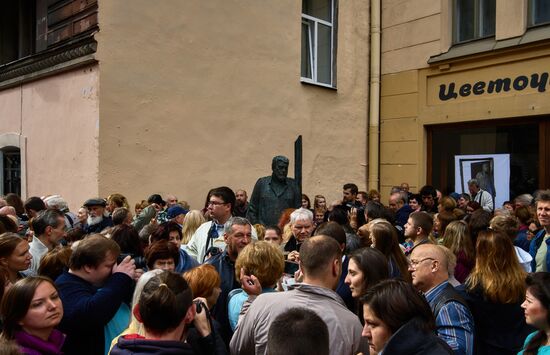 Monument to Sergei Dovlatov unceiled in St. Petersburg