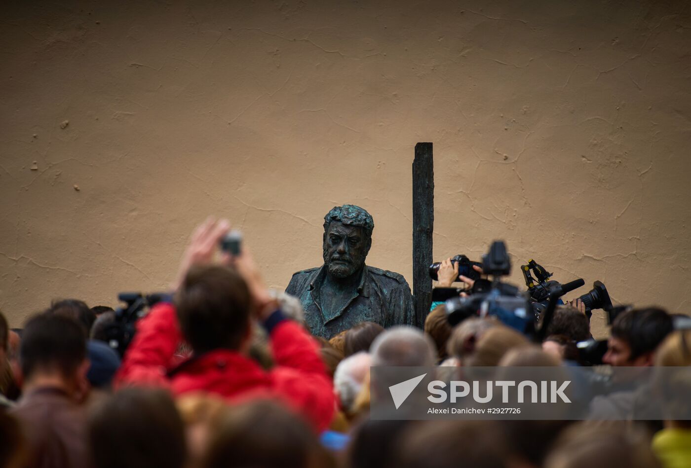 Monument to Sergei Dovlatov unceiled in St. Petersburg