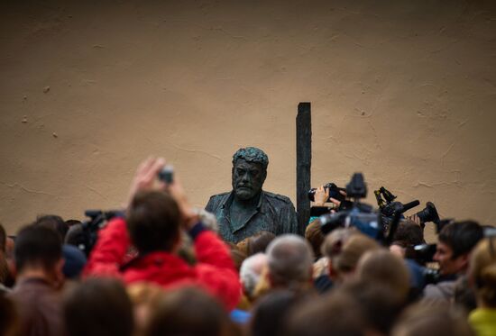 Monument to Sergei Dovlatov unceiled in St. Petersburg