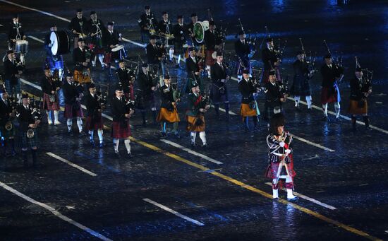 Spasskaya Tower 2016 international military music festival closing ceremony