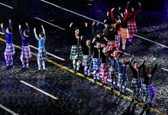 Spasskaya Tower 2016 international military music festival closing ceremony