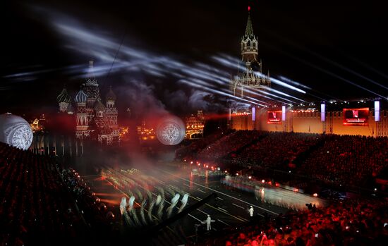 Spasskaya Tower 2016 international military music festival closing ceremony