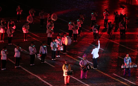 Spasskaya Tower 2016 international military music festival closing ceremony