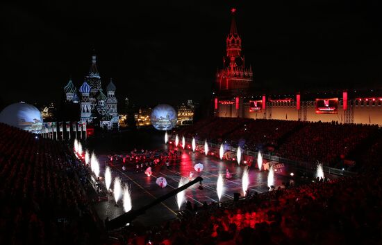 Spasskaya Tower 2016 international military music festival closing ceremony