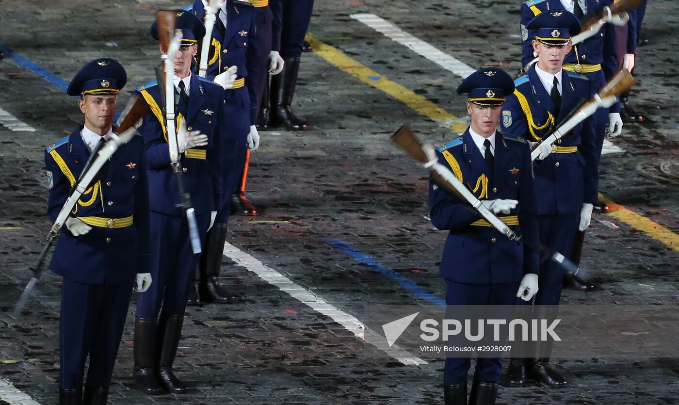 Spasskaya Tower 2016 international military music festival closing ceremony