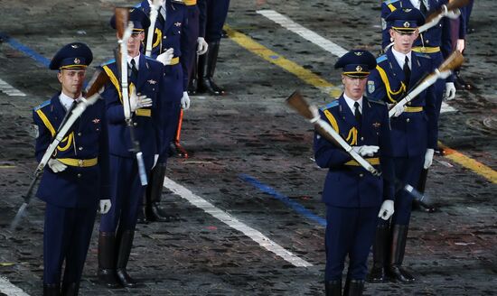 Spasskaya Tower 2016 international military music festival closing ceremony