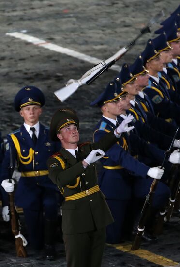 Spasskaya Tower 2016 international military music festival closing ceremony