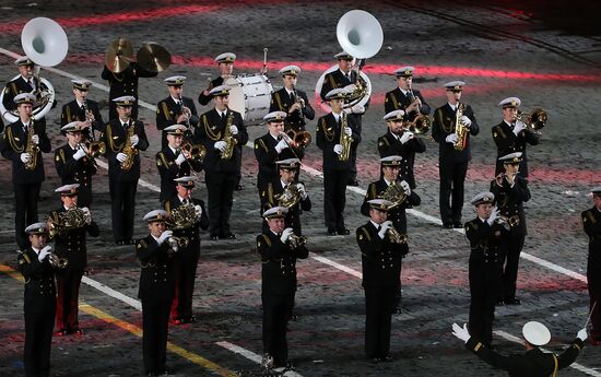 Spasskaya Tower 2016 international military music festival closing ceremony