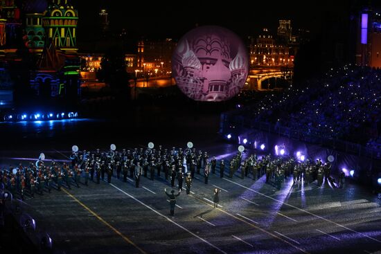 Spasskaya Tower 2016 international military music festival closing ceremony