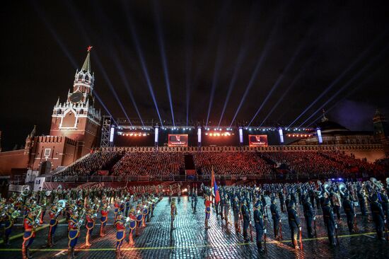 Spasskaya Tower 2016 international military music festival closing ceremony