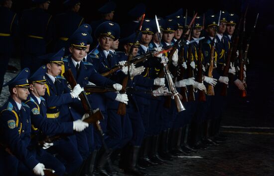 Spasskaya Tower 2016 international military music festival closing ceremony