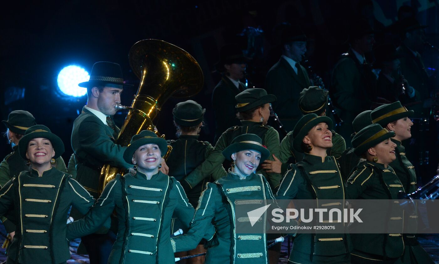 Spasskaya Tower 2016 international military music festival closing ceremony