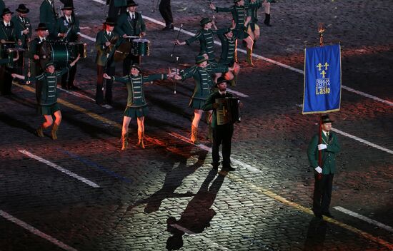 Spasskaya Tower 2016 international military music festival closing ceremony