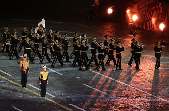 Spasskaya Tower 2016 international military music festival closing ceremony