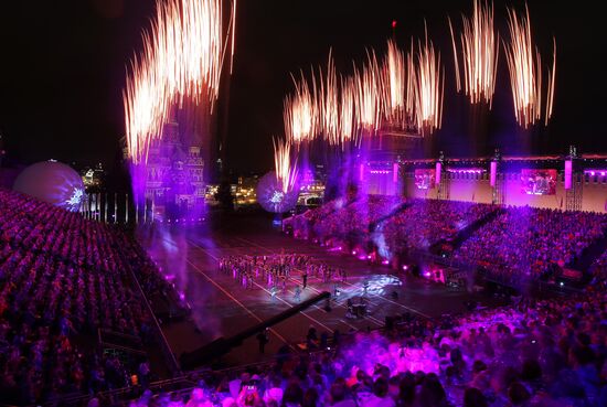 Spasskaya Tower 2016 international military music festival closing ceremony