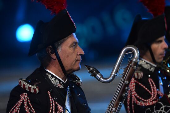 Spasskaya Tower 2016 international military music festival closing ceremony