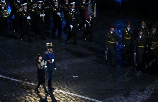 Spasskaya Tower 2016 international military music festival closing ceremony