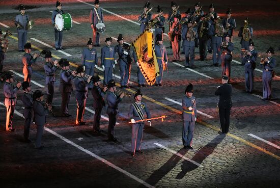 Spasskaya Tower 2016 international military music festival closing ceremony