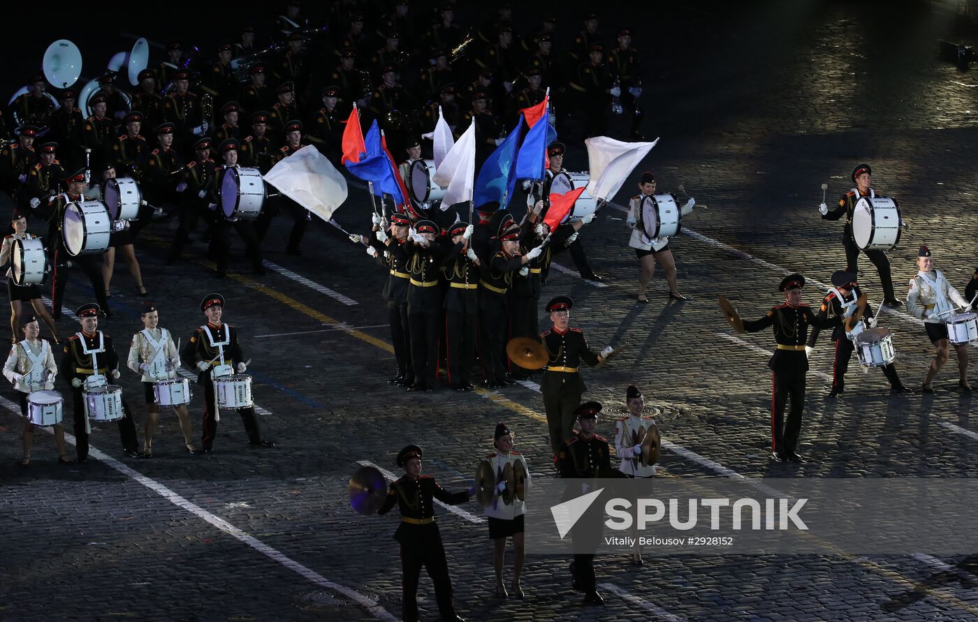 Spasskaya Tower 2016 international military music festival closing ceremony