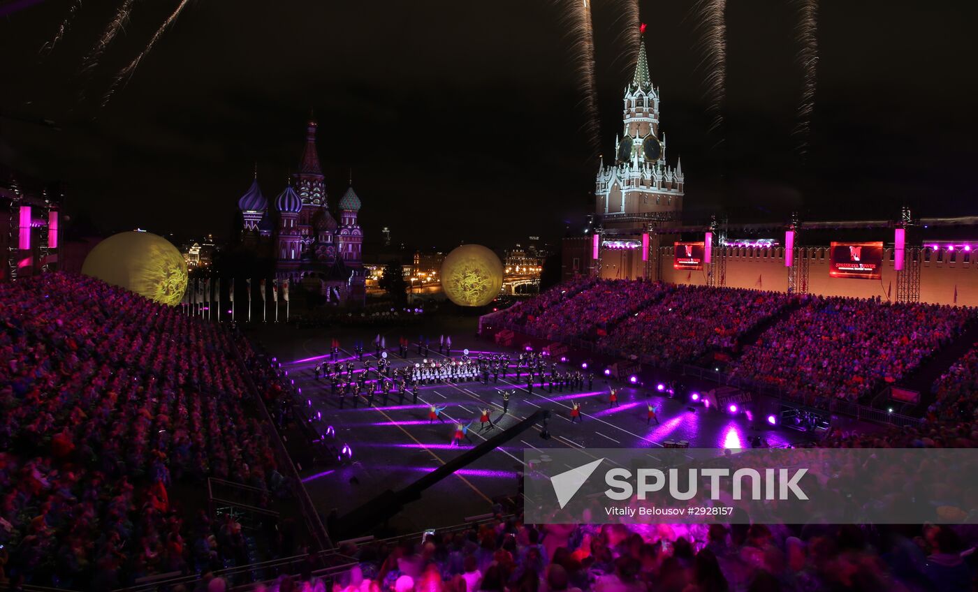 Spasskaya Tower 2016 international military music festival closing ceremony