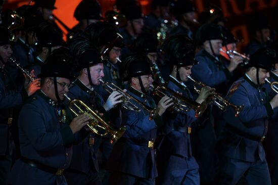 2016 Spasskaya Tower International Military Music Festival closes in Moscow