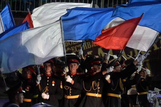 2016 Spasskaya Tower International Military Music Festival closes in Moscow