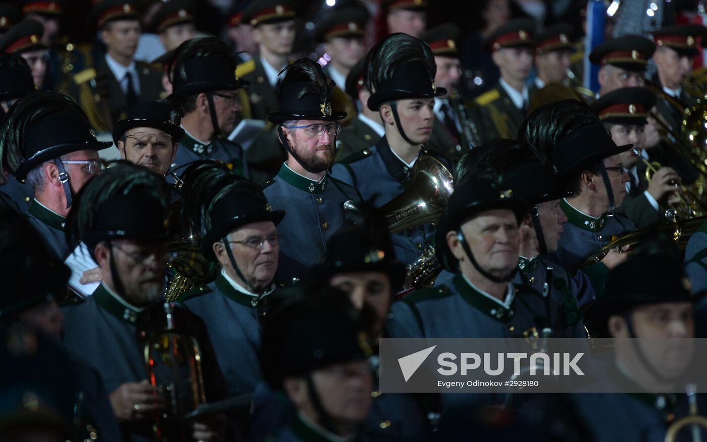 2016 Spasskaya Tower International Military Music Festival closes in Moscow