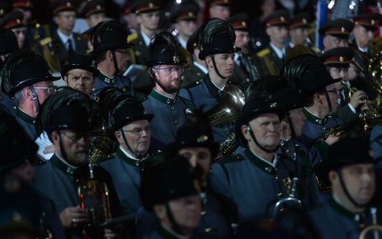 2016 Spasskaya Tower International Military Music Festival closes in Moscow