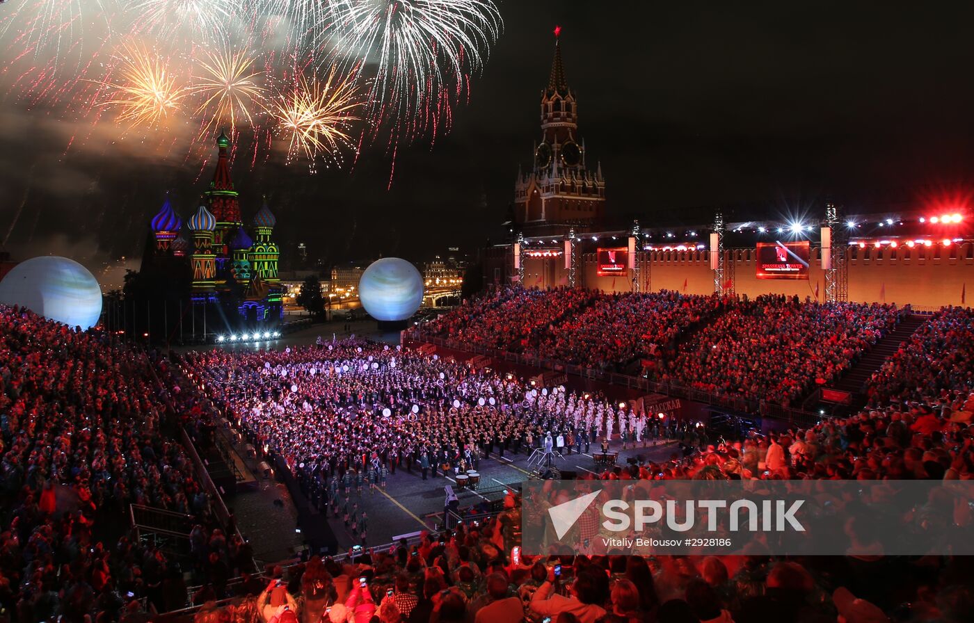 2016 Spasskaya Tower International Military Music Festival closes in Moscow