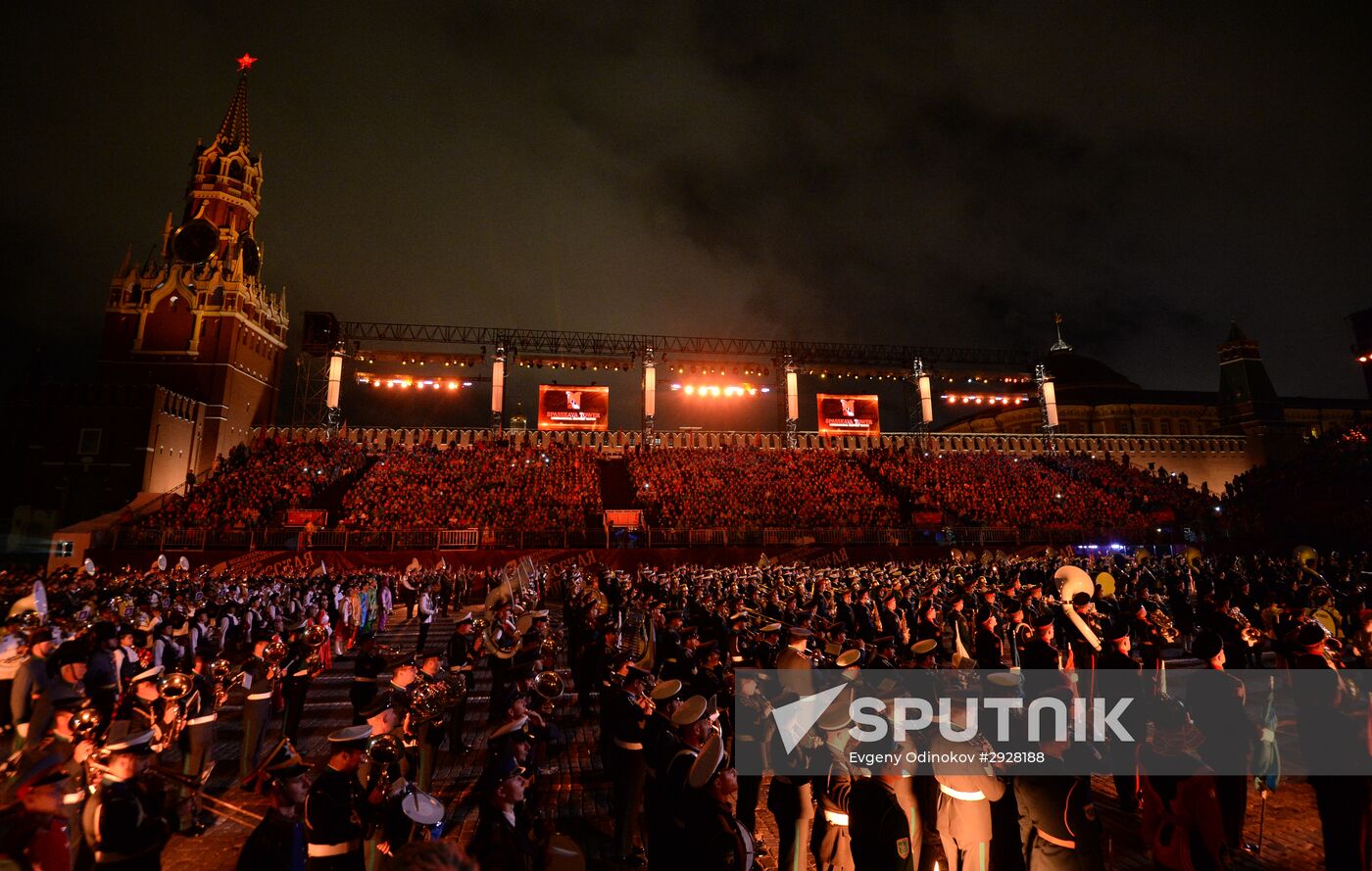 2016 Spasskaya Tower International Military Music Festival closes in Moscow