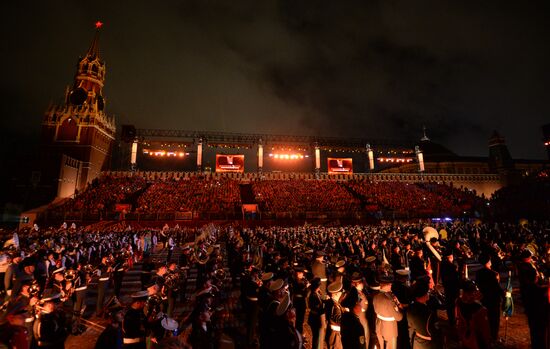 2016 Spasskaya Tower International Military Music Festival closes in Moscow