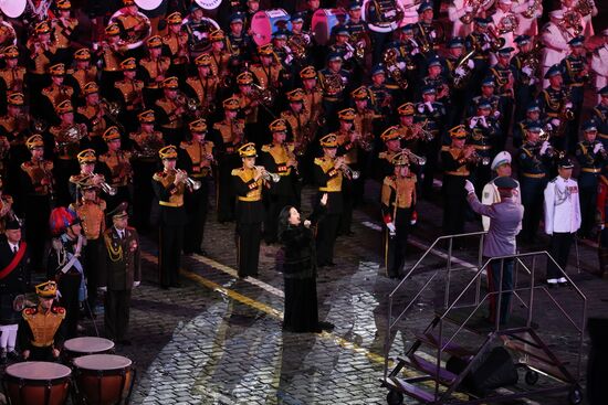 2016 Spasskaya Tower International Military Music Festival closes in Moscow